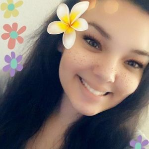 Meet your Posher, Caitlin